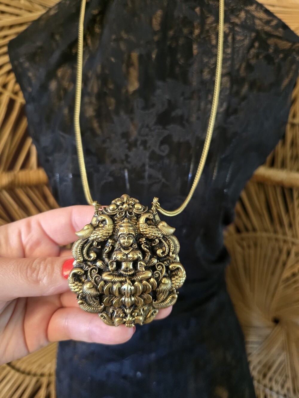🦚 Antique Goddess Pendant Necklace - Women's Statement Jewelry - Picture 1 of 9